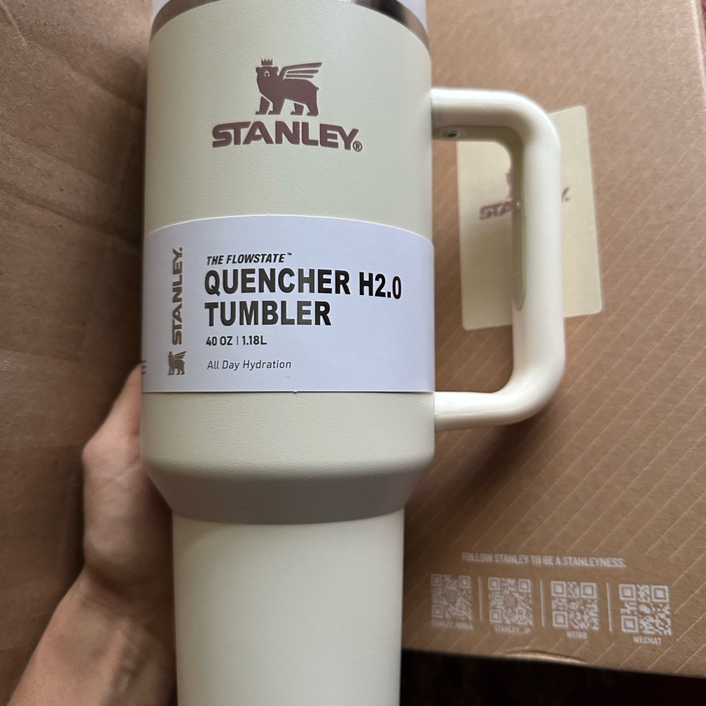 Stanley Gray and Light Gray Tumblers - Picture 4 of 5